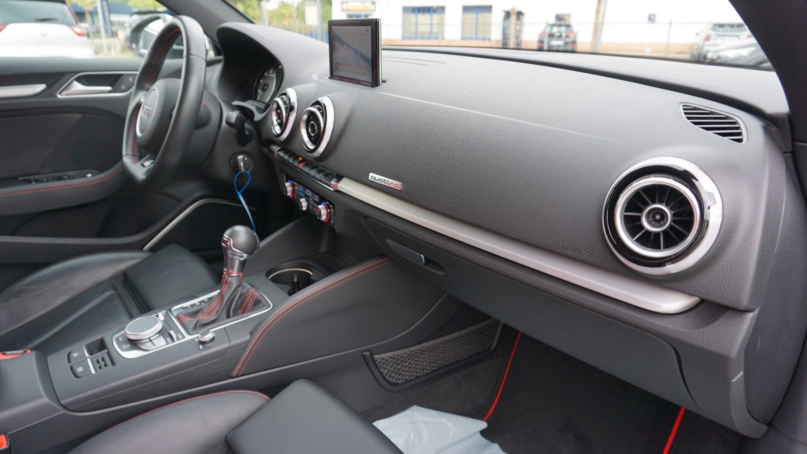 Fahrzeugabbildung Audi S3 Sportback 2.0 TFSI quattro, Leder, Navi, B&O