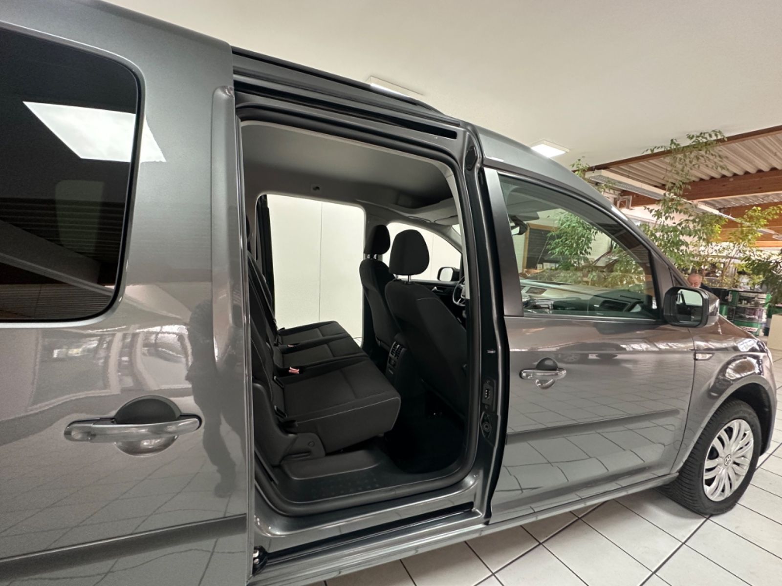 Fahrzeugabbildung Volkswagen Caddy PKW Maxi Trendline BMT *110KW, AHK*
