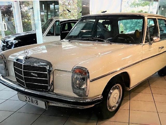 Mercedes-Benz 220 /8   W115   1. Hand Originalzustand
