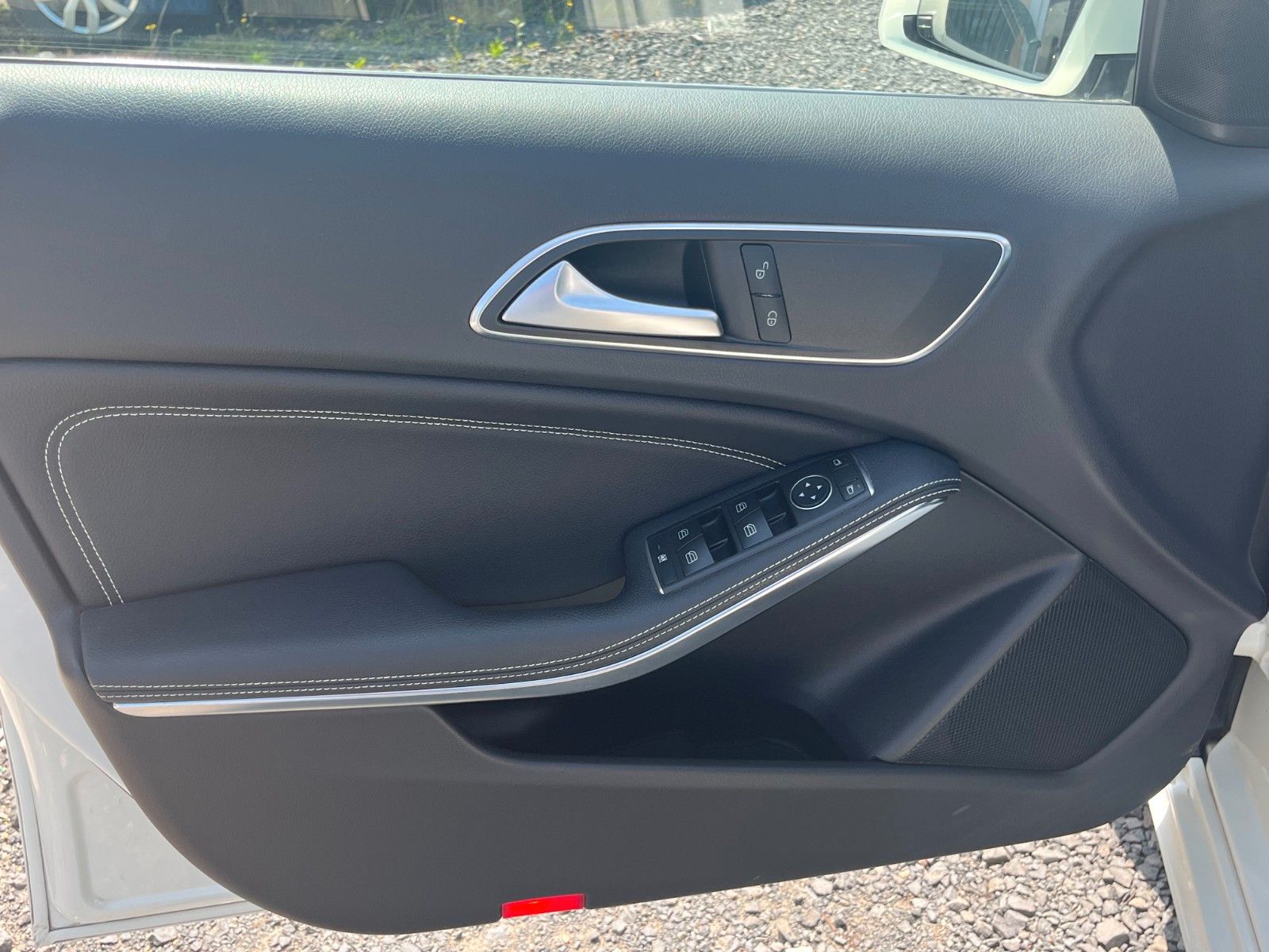 Fahrzeugabbildung Mercedes-Benz A 180 BE URBAN Navi LED SPORTSITZE Leder 2.HAND