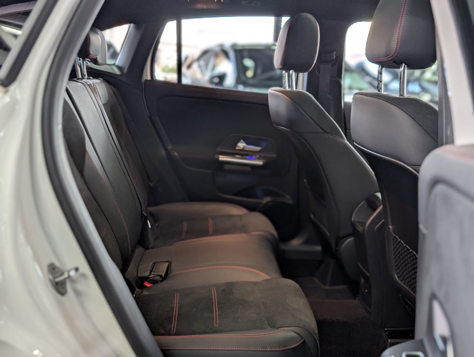 Fahrzeugabbildung Mercedes-Benz GLA 200 d AMG NIGHT PANO ALCANTARA MULTIBEAM 19"