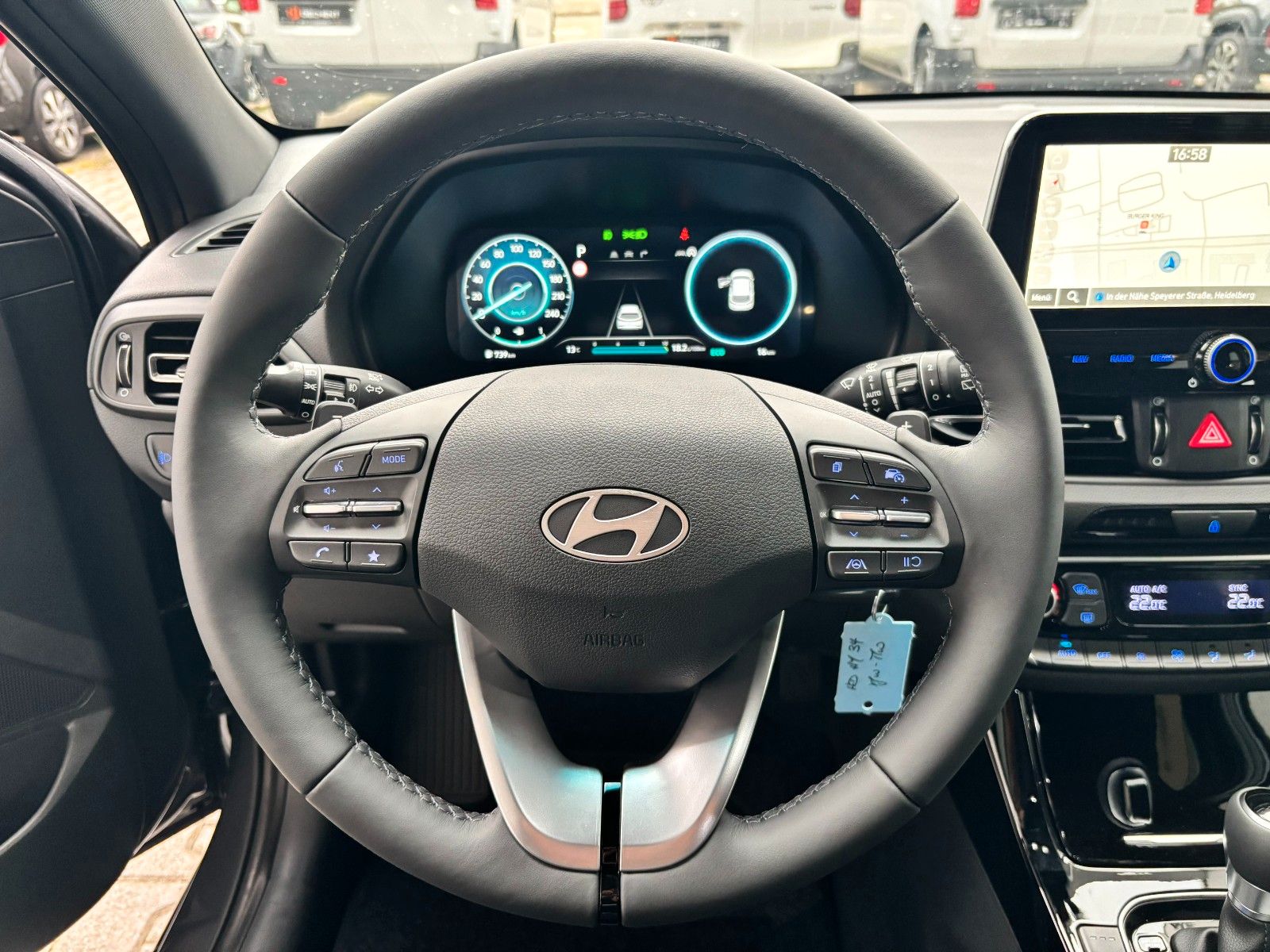 Fahrzeugabbildung Hyundai i30 AVANTAGE DCT 140PS Navi/SHZ/Kamera!