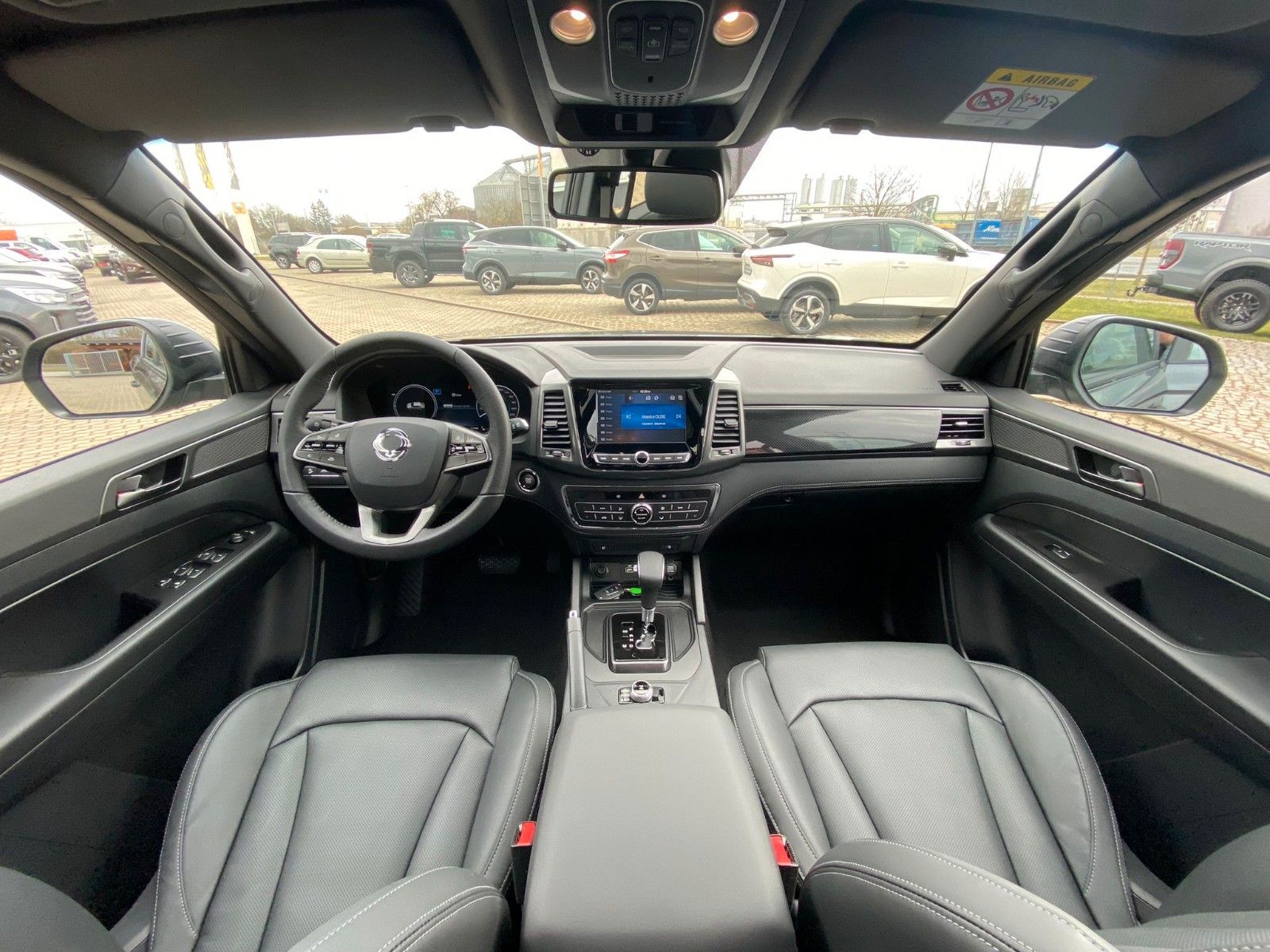 Fahrzeugabbildung Ssangyong Musso Grand 2.2d AT 4x4 BLACK LEDER+XENON+SD+DIF