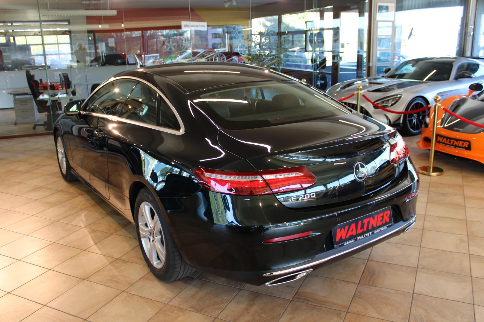 Mercedes-Benz E 200 Coupe *Sonderlack+2. Hand+Top*