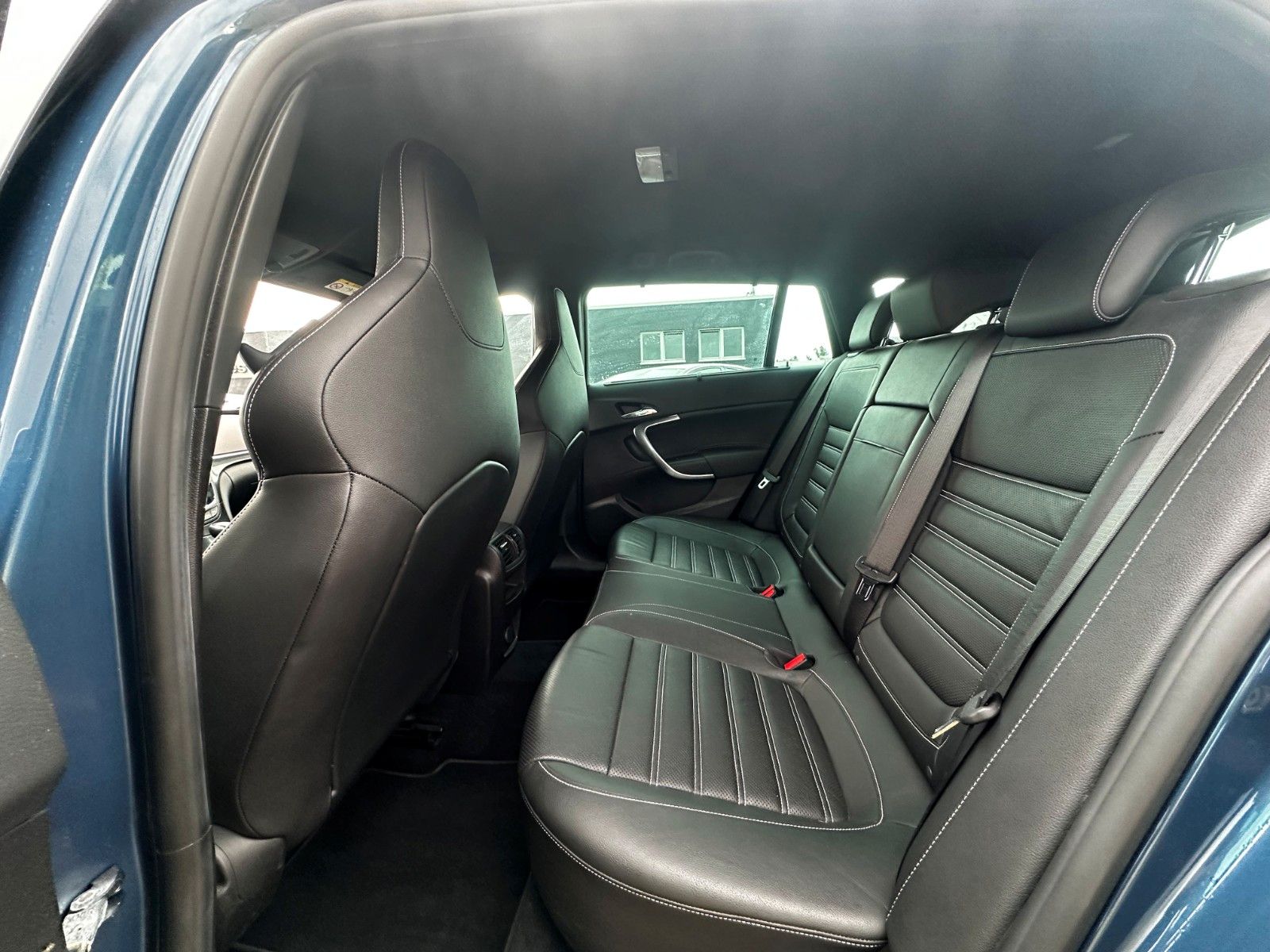 Fahrzeugabbildung Opel Insignia A Sports Tourer Leder Navi Sitzh.,Klima