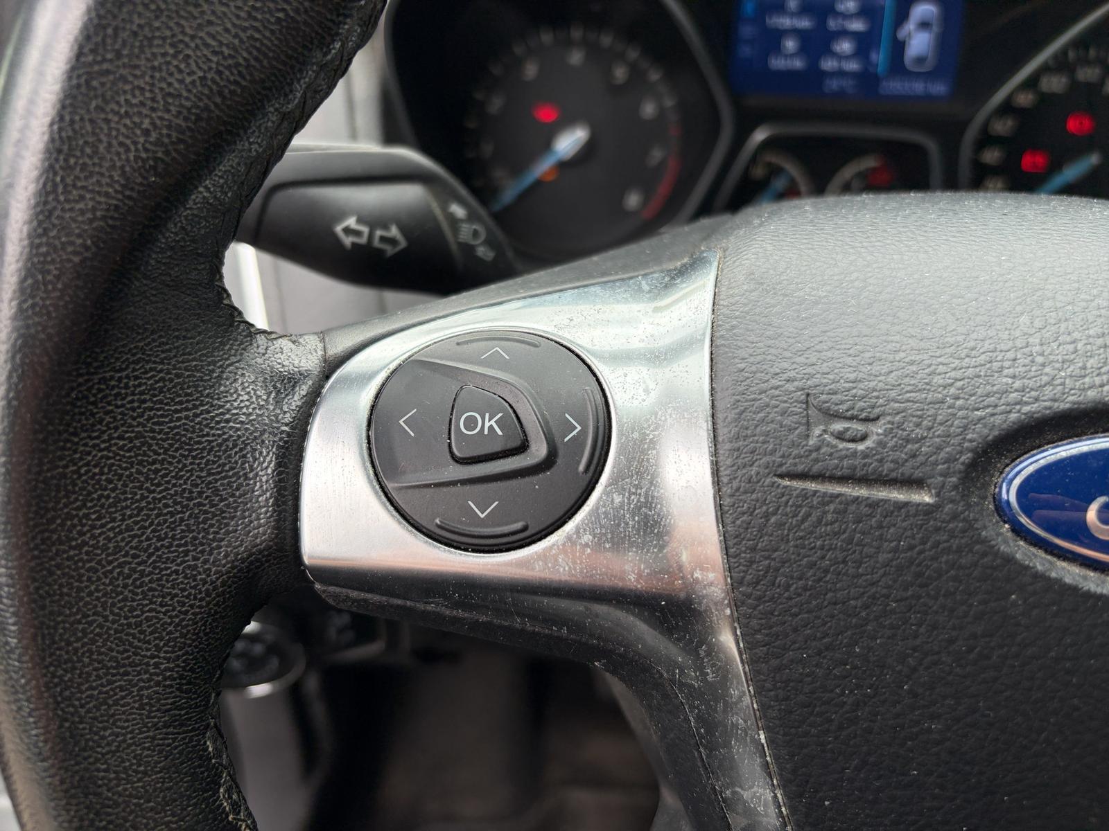 Ford Focus 2013 — photo 20