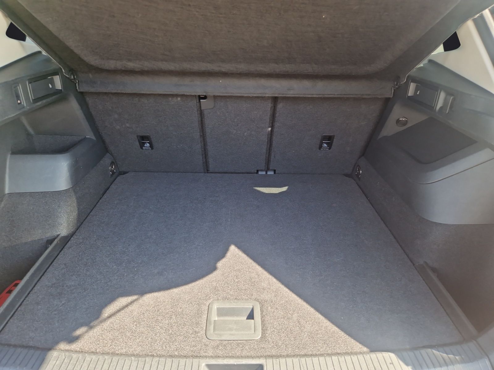 Fahrzeugabbildung Volkswagen Tiguan 2.0 TDI Life DSG LED+ ACC AHK SHZ LRHzg W