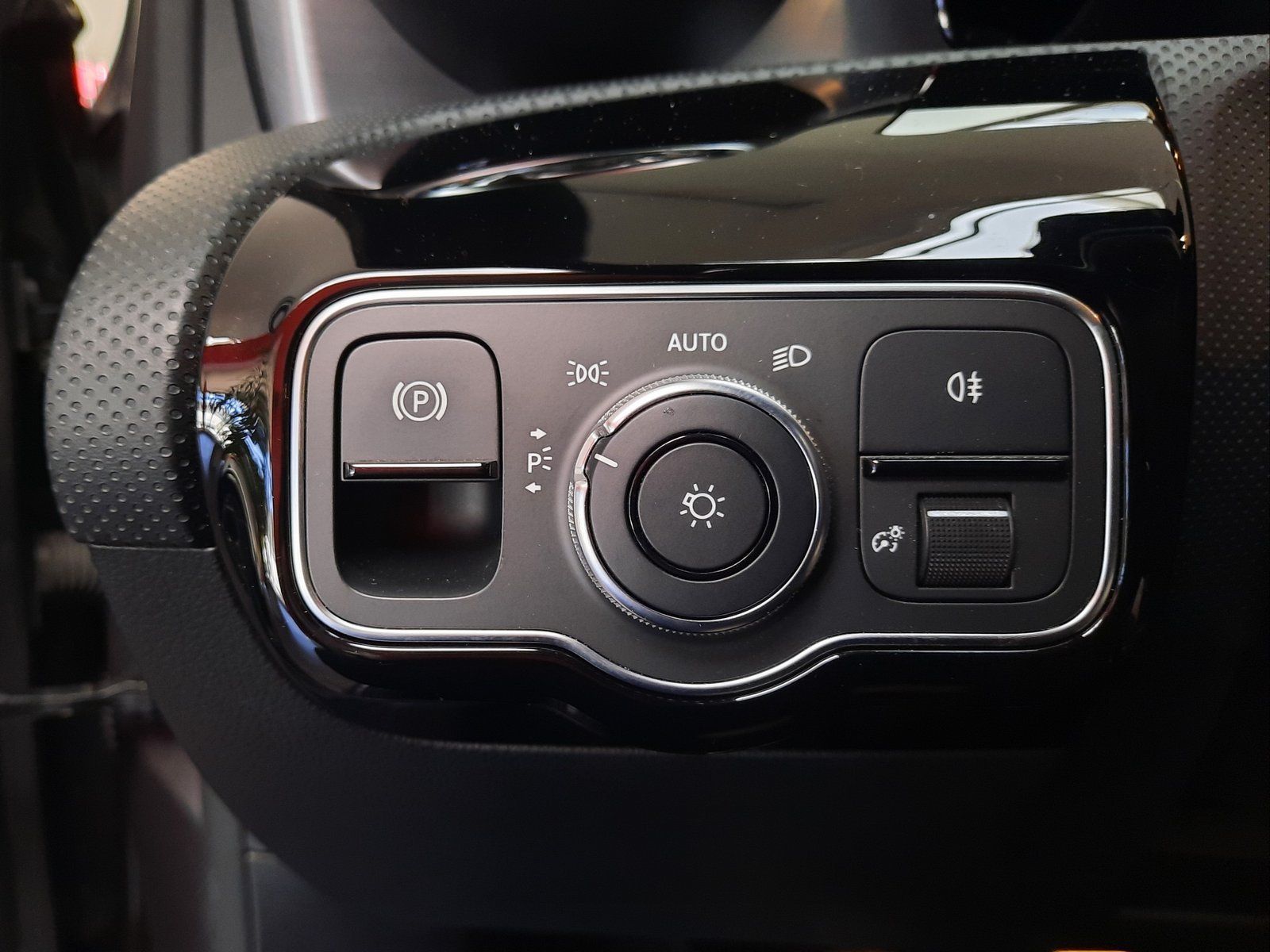 Fahrzeugabbildung Mercedes-Benz A 180 AMG-Line *LED*Navi*AHK*Cam*Sitzhzg*PDC*