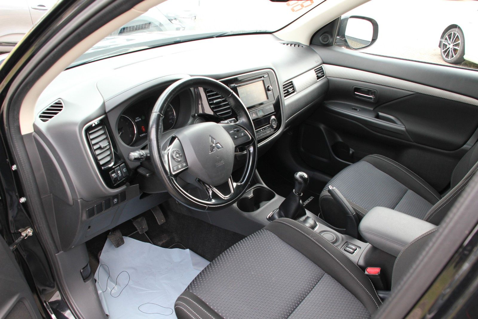 Fahrzeugabbildung Mitsubishi Outlander SUV-Star 2WD