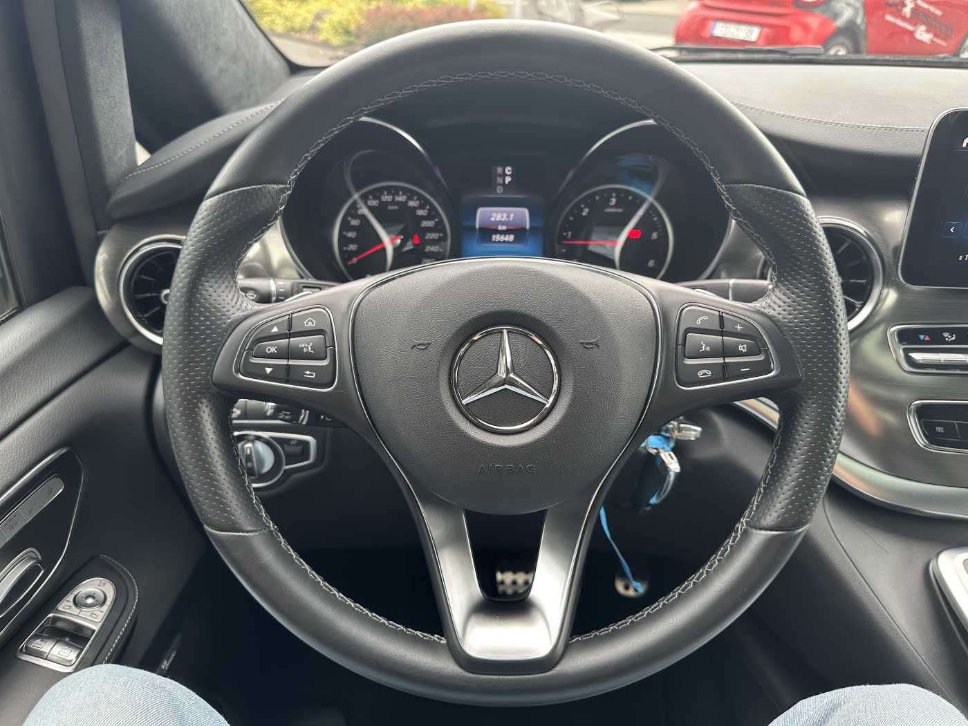 Fahrzeugabbildung Mercedes-Benz V 300 d 4MATIC EXCLUSIVE AMG Panorama DISTRONIC