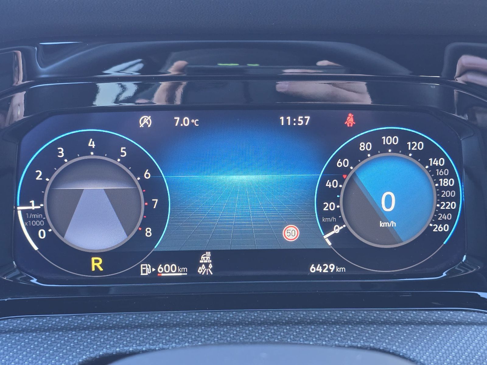 Fahrzeugabbildung Volkswagen Golf 1.5 TSI R-Line PANO*LED*ACC*KAMERA*PremNAVI