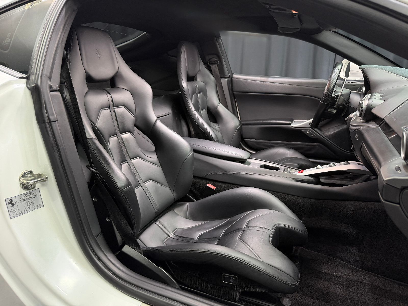 Fahrzeugabbildung Ferrari F12 Berlinetta|RACING-SEATS|NOVITEC-UMBAU|LIFT