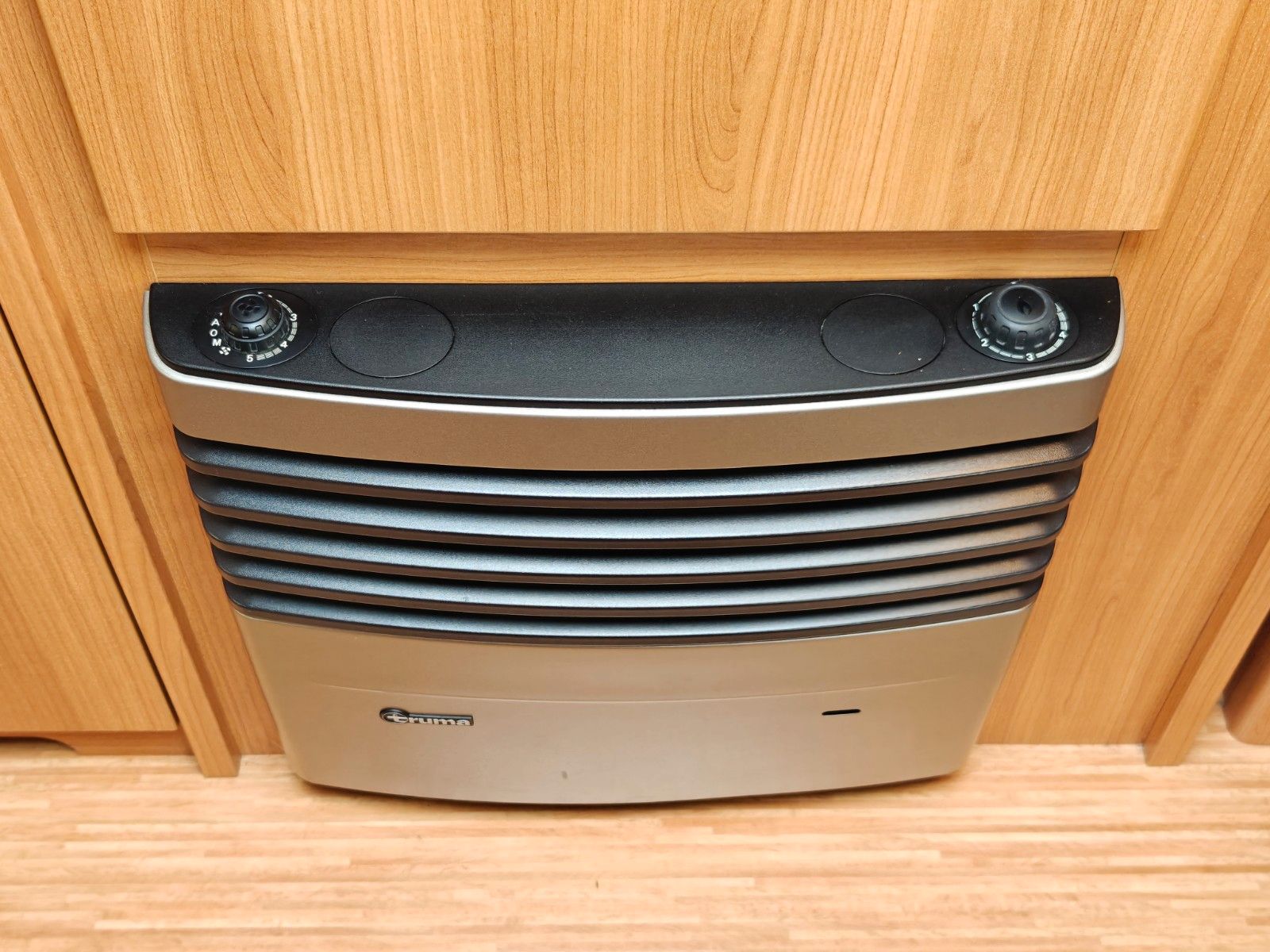 Fahrzeugabbildung Knaus Sport 400 LB - Doppelbett/Sitzgruppe, Superb -