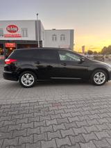 Ford Focus 1,0 EcoBoost 92kW Business Turnier Bus... - Ford Focus bis 5.000 Euro