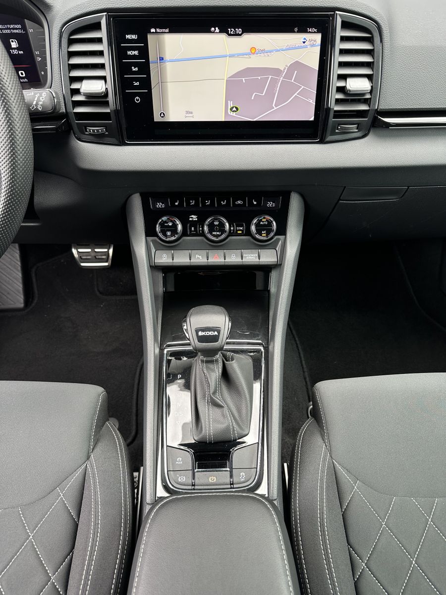 Fahrzeugabbildung SKODA Karoq 1.5 TSI DSG Sportline NAV+LED+AHK+ACC+KAM