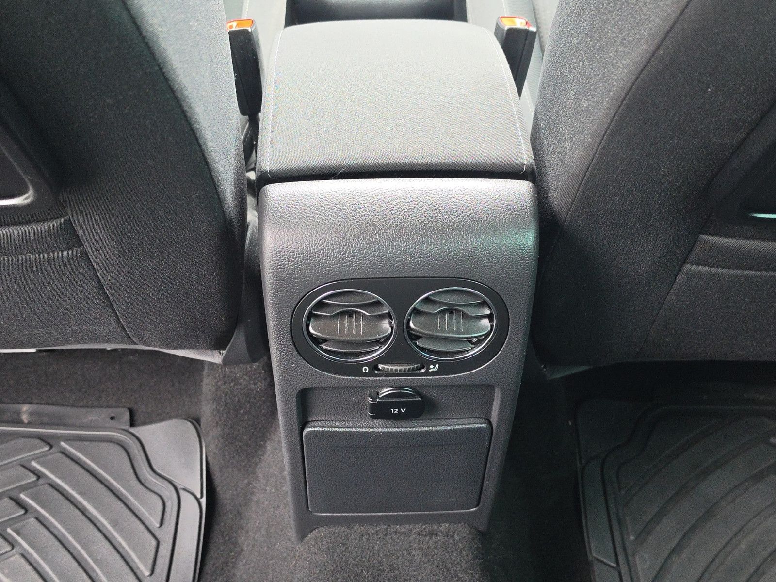 Fahrzeugabbildung Volkswagen Golf Plus VI Team AUTOMATIK STEUERKETT TÜV NEU