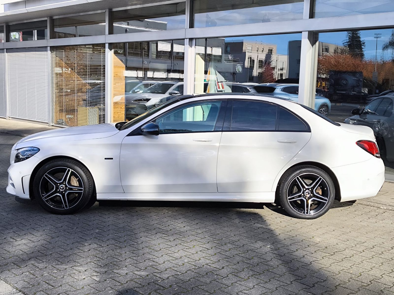 Fahrzeugabbildung Mercedes-Benz C 300e 9G 2X AMG Line >PANOR+NIGHT+NAVI+LED+SHZ+