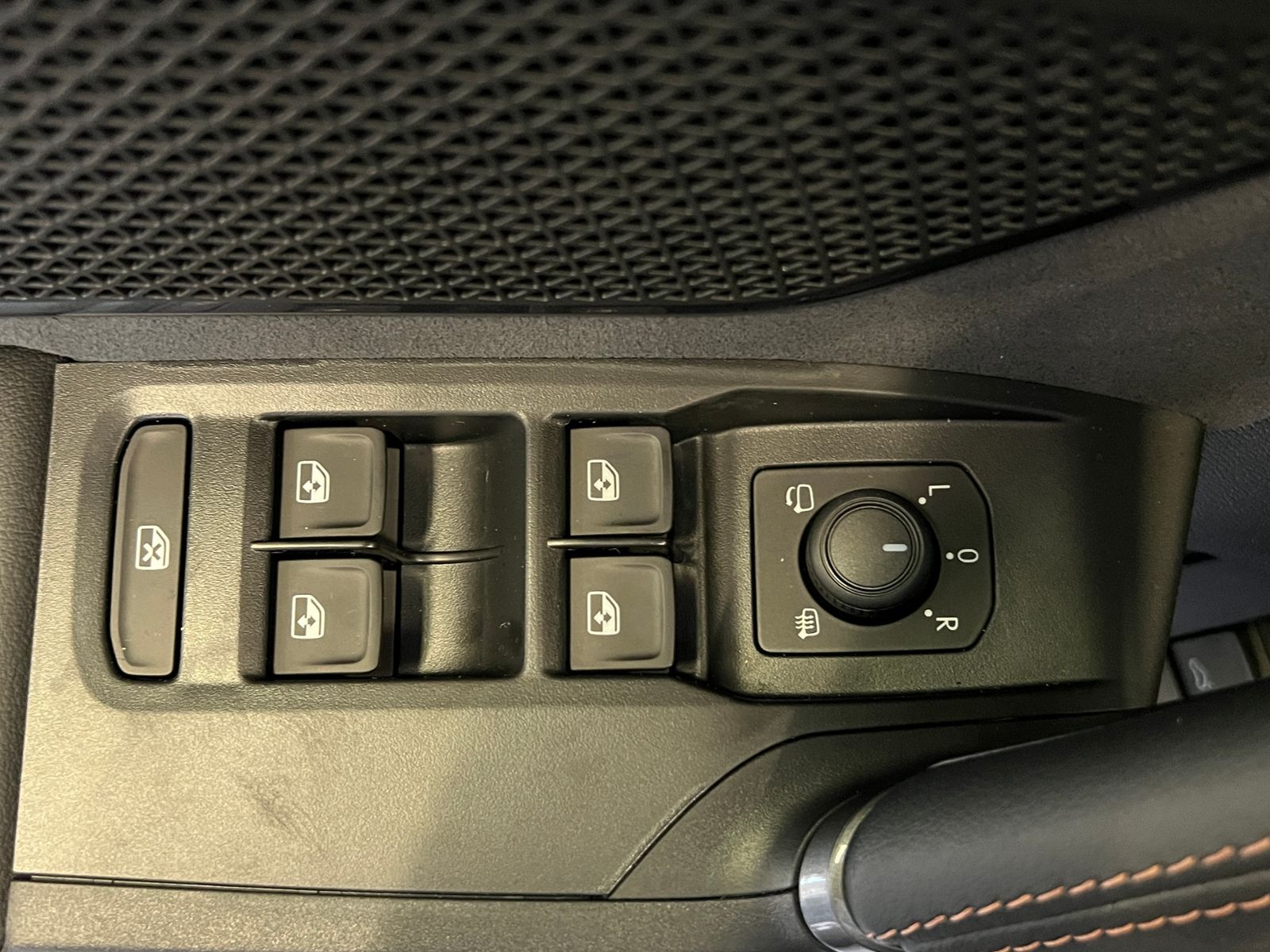 Fahrzeugabbildung CUPRA Formentor VZ 2.0 TSI DSG 4Drive *AHK, LED-Matrix