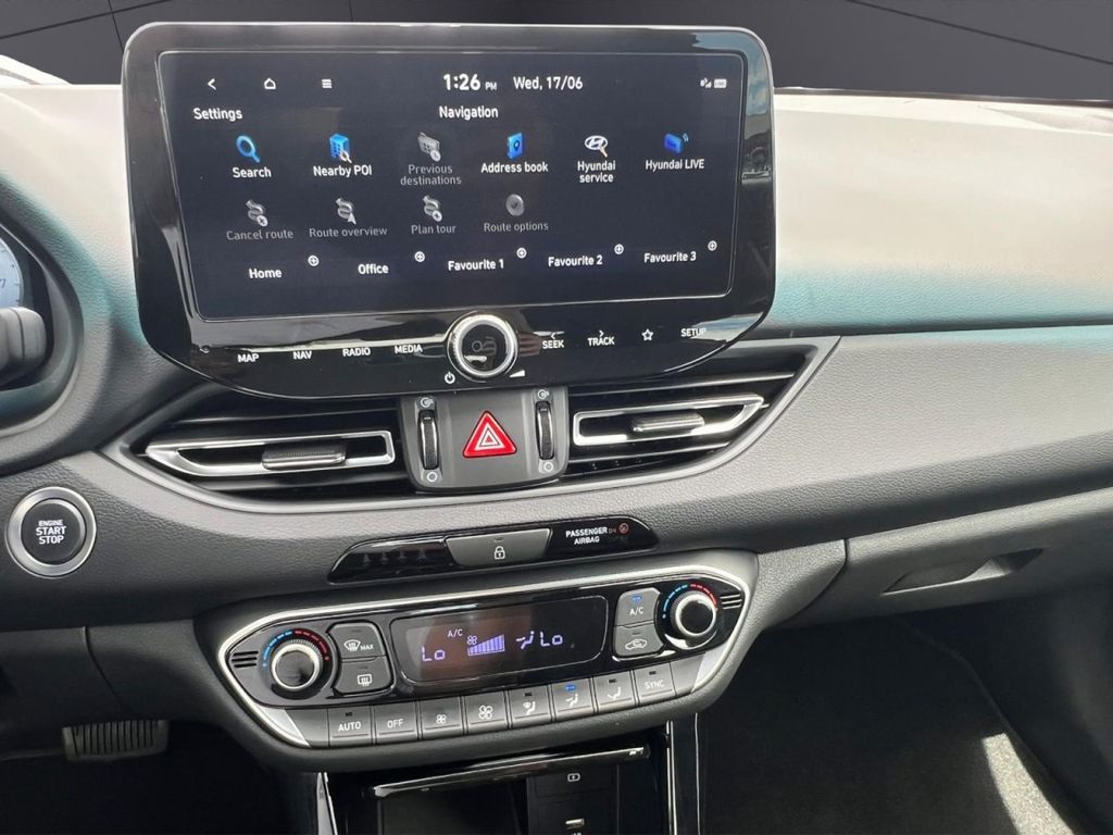 HYUNDAI i30 KLIMA,NAVI,TEMPOMAT,PDC,RFK,AUTOMATIK,BT HYUNDAI i30 KLIMA,NAVI,TEMPOMAT,PDC,RFK,AUTOMATIK,BT