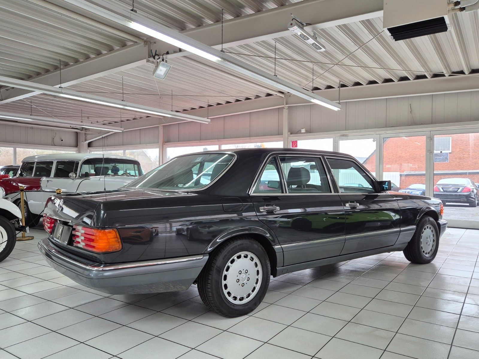 Fahrzeugabbildung Mercedes-Benz 560 SEL/Deutsch/Coupé Sitzanlage/Bestzustand