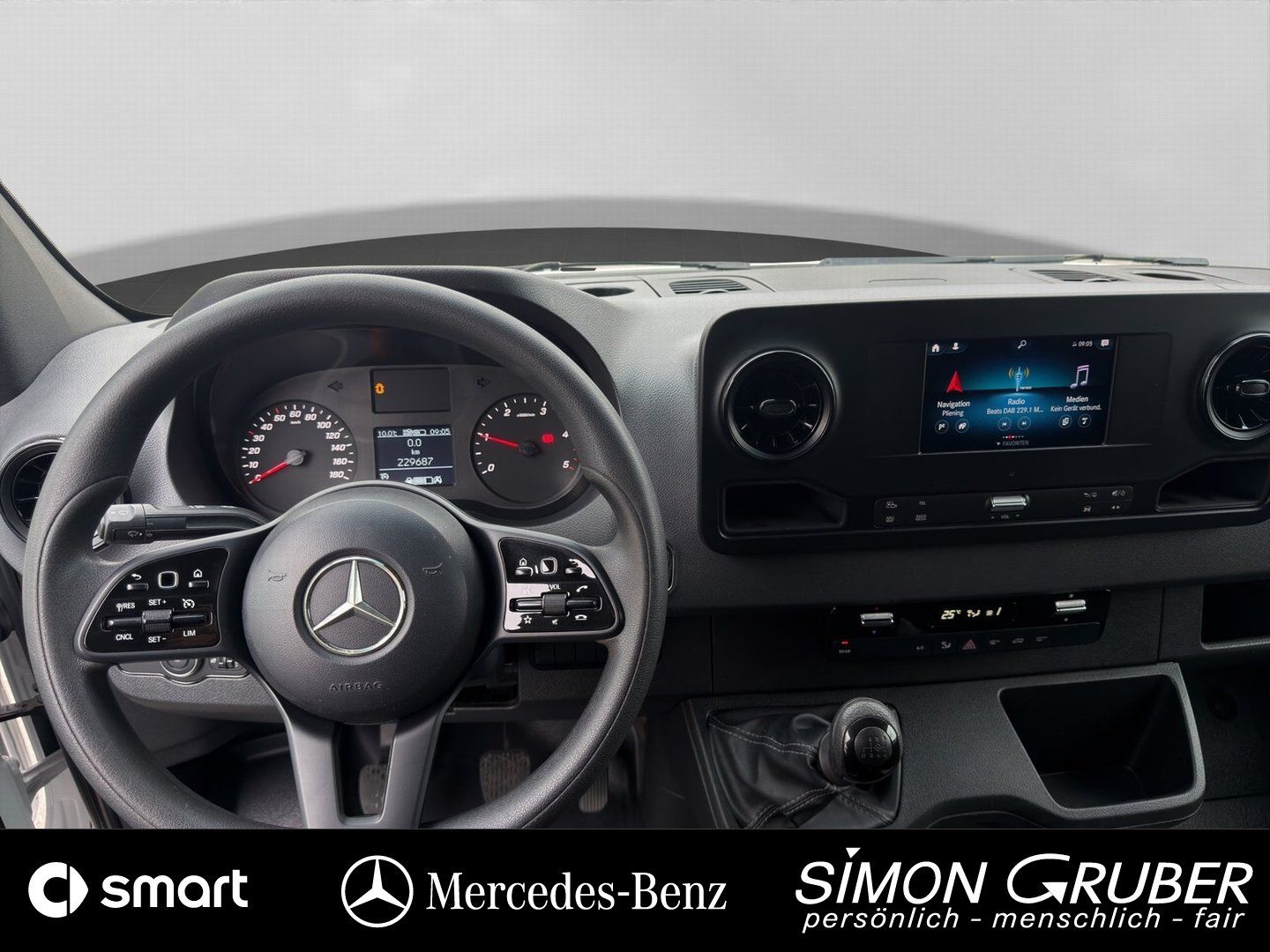 Fahrzeugabbildung Mercedes-Benz 317 Tourer L2H2 Standard 8Sitzer Rollstuhl Lift