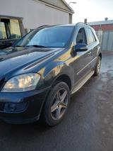 Mercedes-Benz Mercedes ml 320 - Mercedes-Benz ML 320 in Düsseldorf