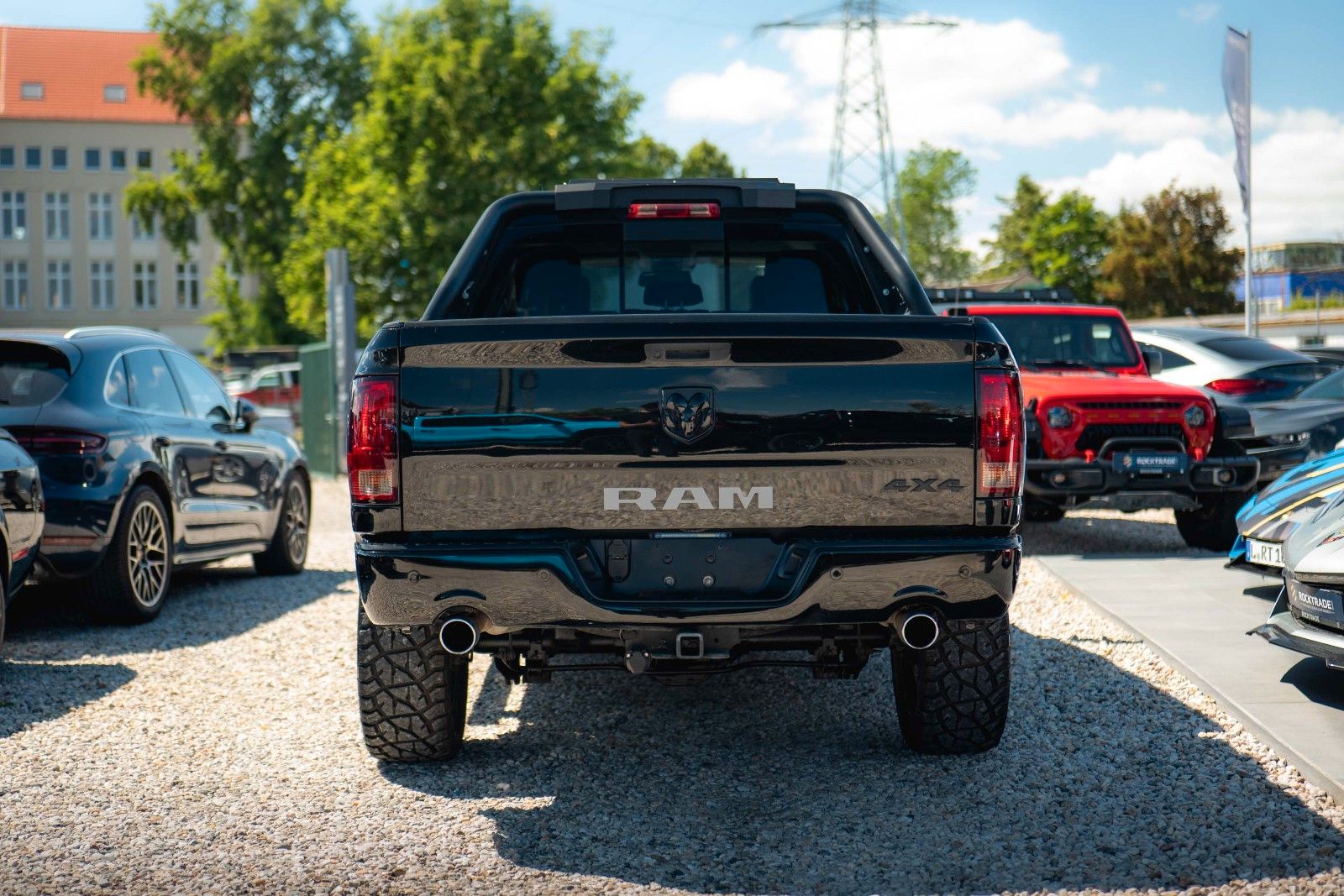 Fahrzeugabbildung Dodge RAM 5.7 V8 HEMI 4x4 OFFROAD Night-Paket *LED*AHK