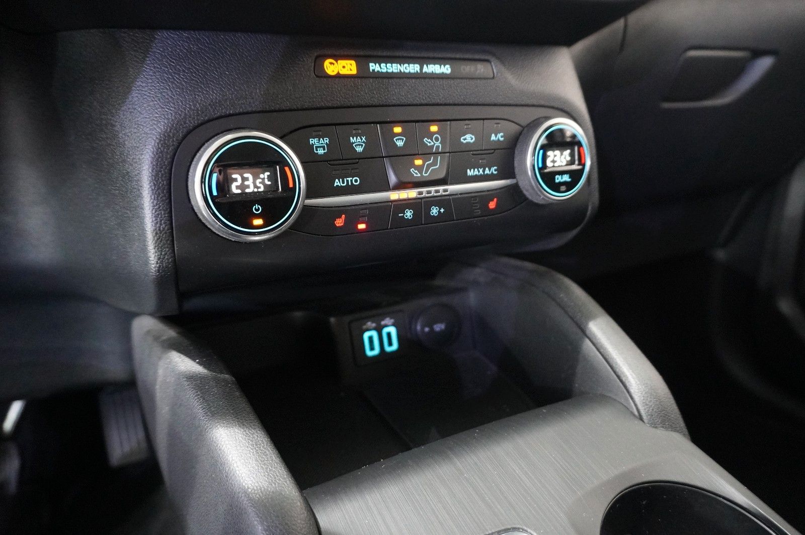 Fahrzeugabbildung Ford Kuga 2.5 HYBRID COOL & CON. NAVI/LED/SPORT/DAB+