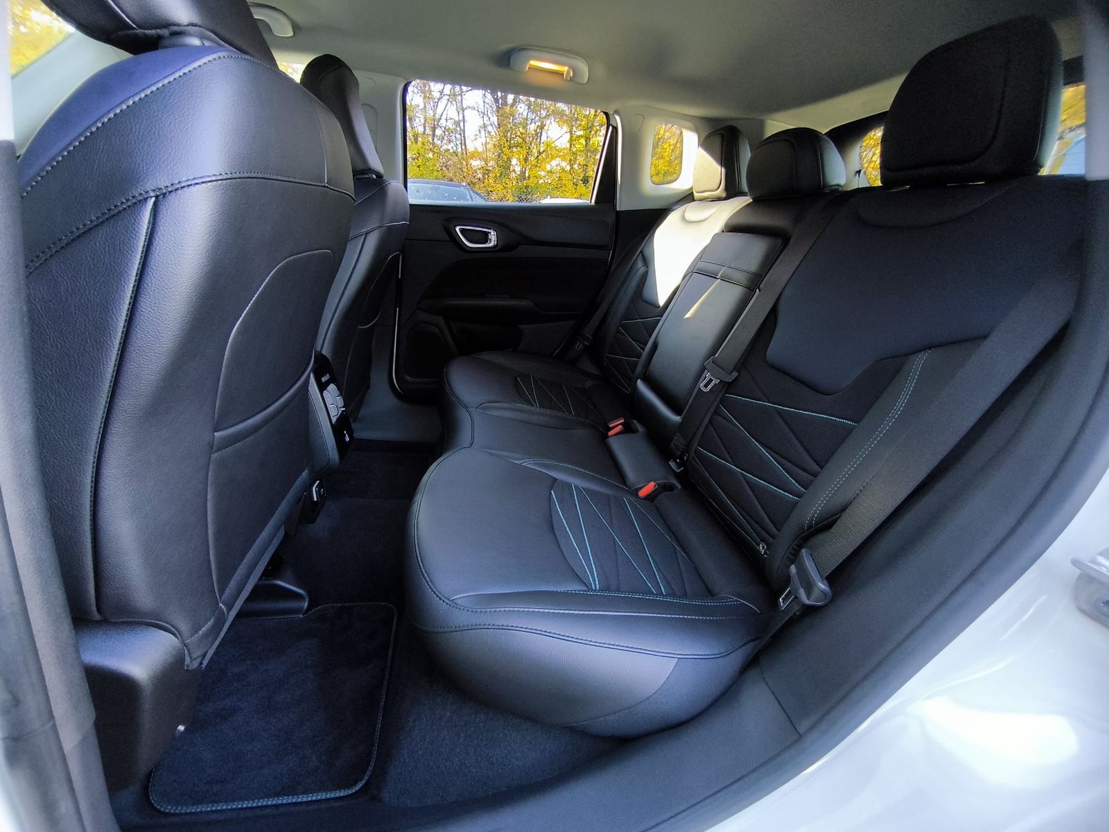 Fahrzeugabbildung Jeep Compass Upland 4WD PHEV VIRTU+NAVI+SHZ+KAM+ACC+