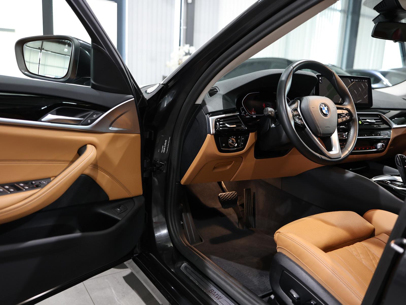 BMW 520i Touring BUSINESS GREY & BROWN / PANORAMA