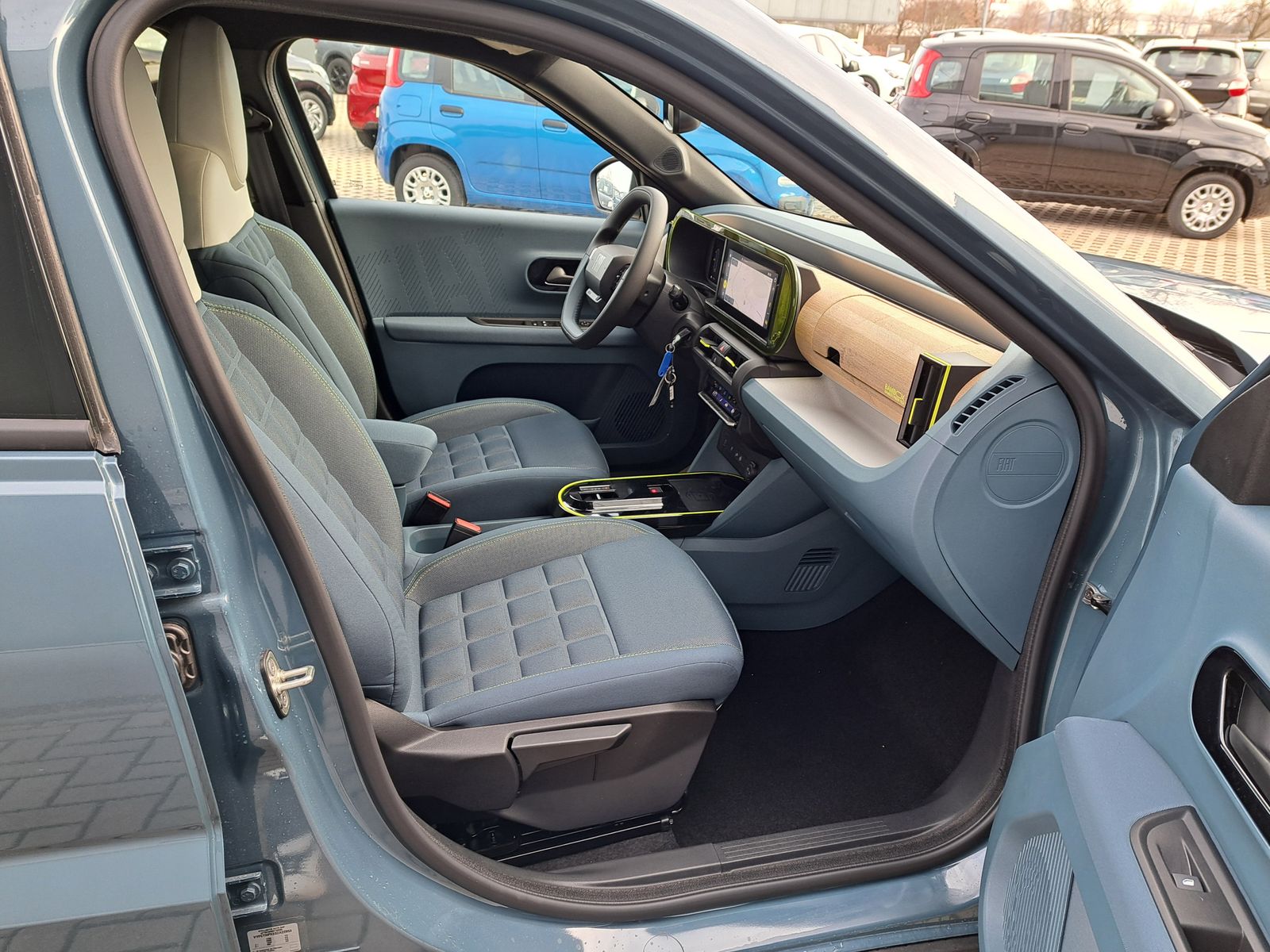 Fahrzeugabbildung Fiat Grande Panda La Prima Hybrid AUTOM. SITZHEIZUNG