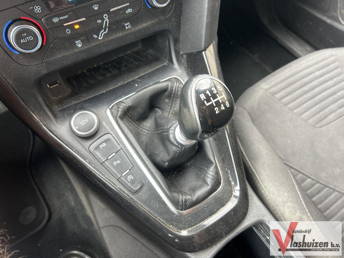 Ford Focus 2015 — photo 12
