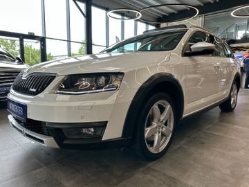 Skoda Octavia Scout*ACC*NAVI*AHK*PANO*2-Zonen*