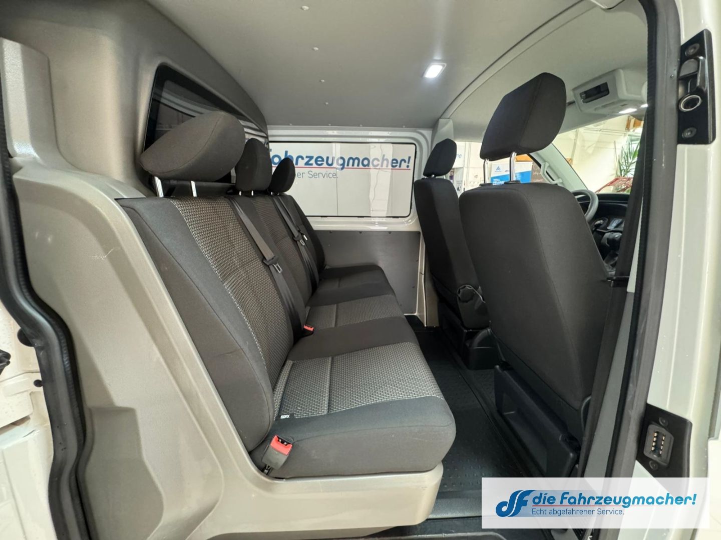 Fahrzeugabbildung Volkswagen T6.1 Transporter MIXTO Trendline lang 4Motion 2.