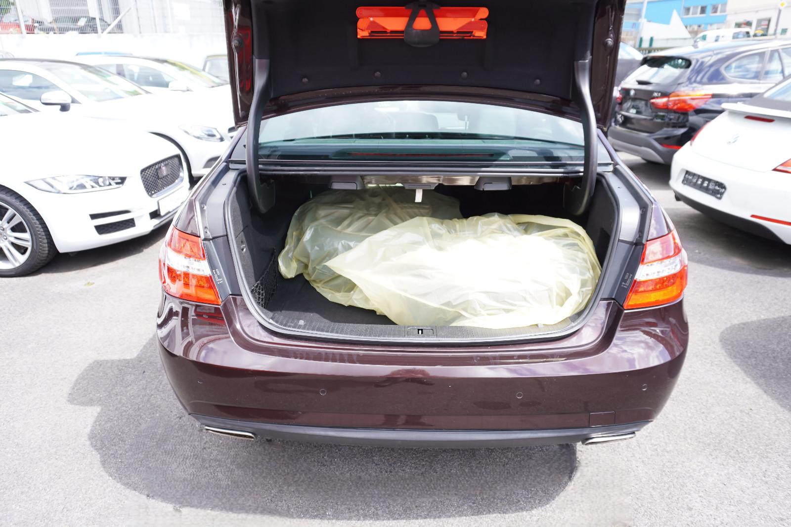 Mercedes-Benz E 300 CGI 4Matic *AMG Line*Xenon*Kamera*Navi*TOP