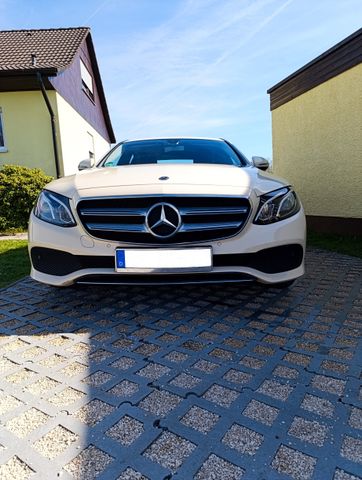 MERCEDES-BENZ E-Klasse Diesel d 9G-TRONIC Exclusive Taxi