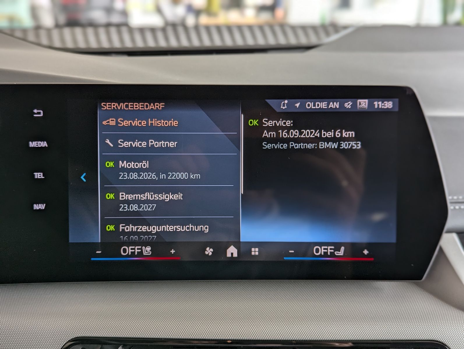 BMW 220 Active Tourer Aut AHK Pano Cam Premium-Paket - Image 37