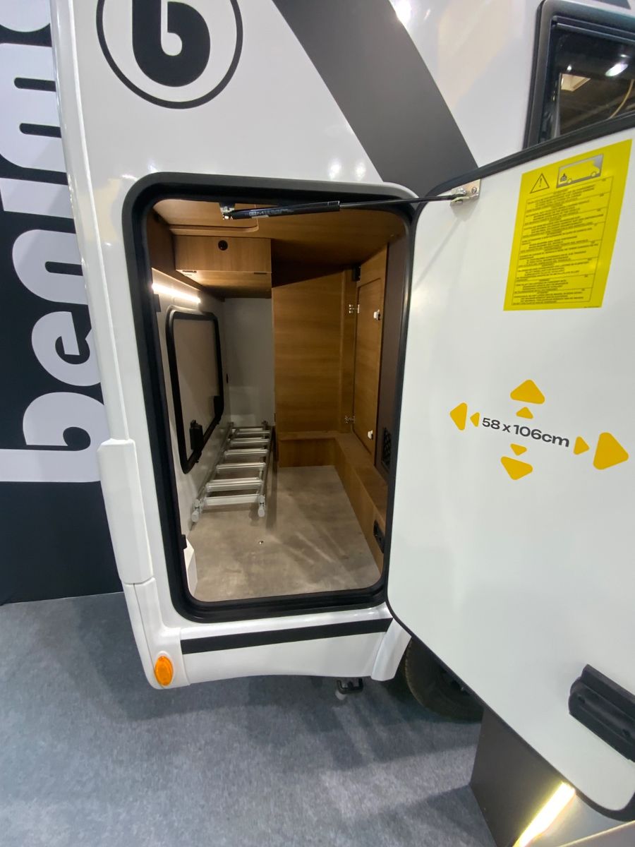 Fahrzeugabbildung Benimar Y 881 **Slim 2,14 m**neuer Grundriss**5,99 m**