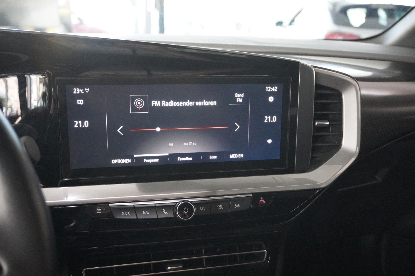 Fahrzeugabbildung Opel Mokka 1.2T ULTIMATE NAVI/LED/KAMERA/SPORT/SH/DAB