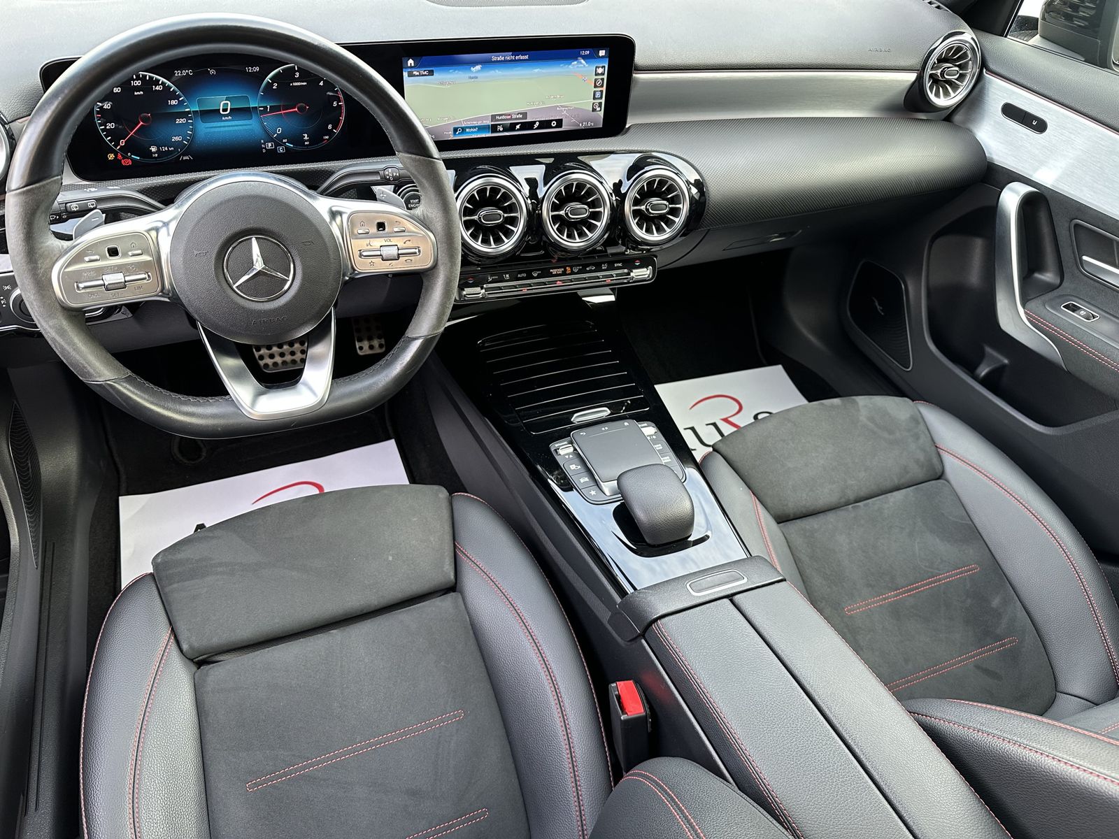 Fahrzeugabbildung Mercedes-Benz A 220d 4Matic AMG-Line NAV+LED+PANO+KAMERA+18ZO
