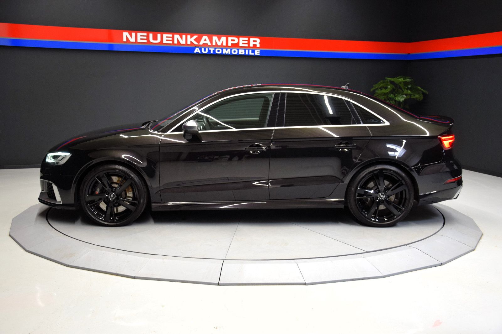 Fahrzeugabbildung Audi RS3 Lim. quattro ACC Virtual LED Kamera RS-Sitze