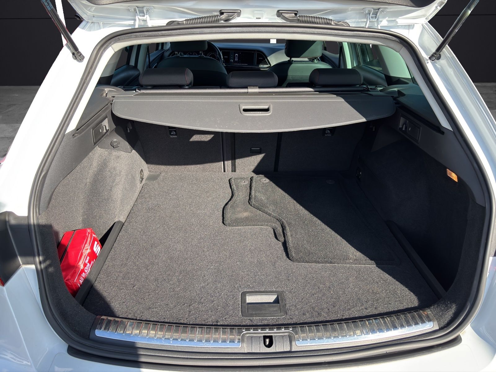 Fahrzeugabbildung SEAT Leon ST FR 1.5 TSI LED RFK Keyless SH