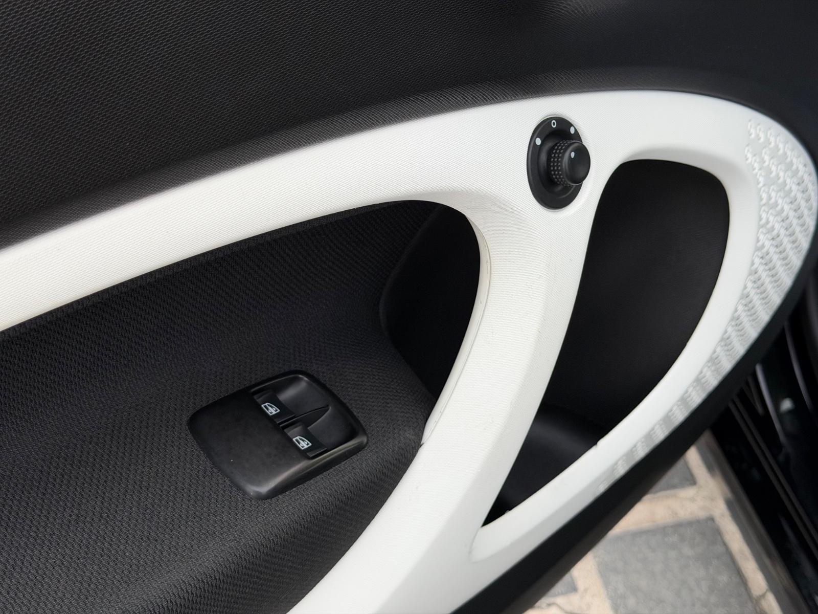 Smart ForTwo fortwo coupe Basis 52 kW*LED*SHZ*KLIMA