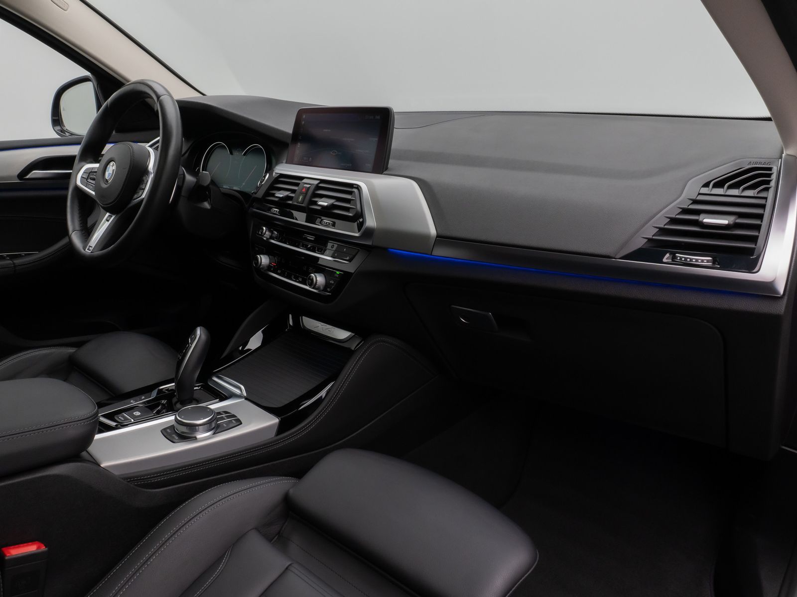 Fahrzeugabbildung BMW X4 xD30i xLine Panorama Kamera HUD HiFi DisplKey