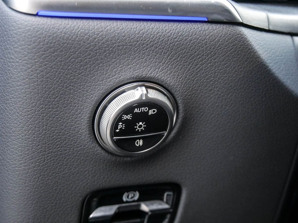 Mercedes-Benz GLC 200 4M Avantgarde DISTR MEMORY LED NAVI AHK