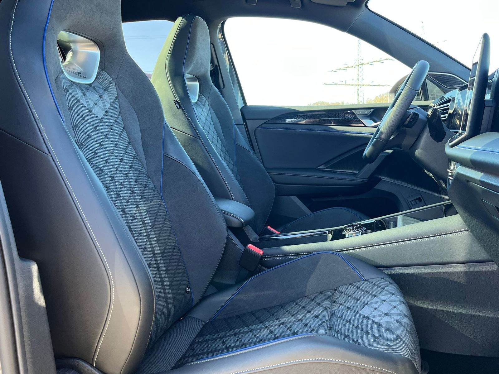 Image du véhicule Volkswagen Tiguan 2.0 TDI 4M R-Line PANO*H&amp;K*AHK*MATRIX*20".