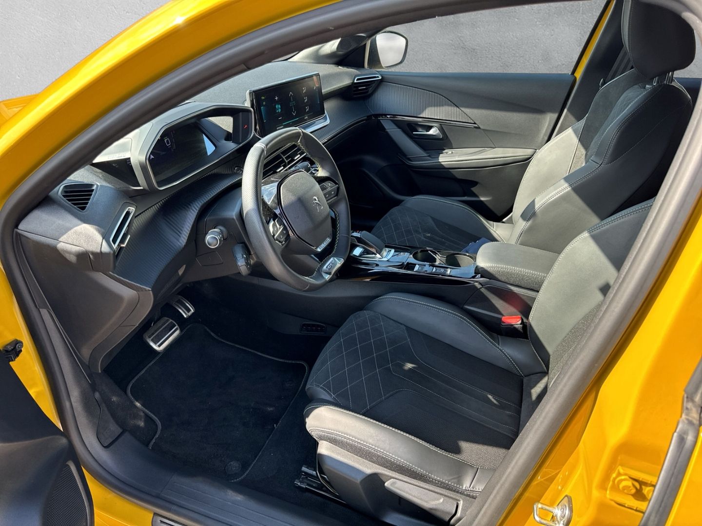Fahrzeugabbildung Peugeot 208 e- GT Pack Elektromotor 136 *Full-LED*Navi*K