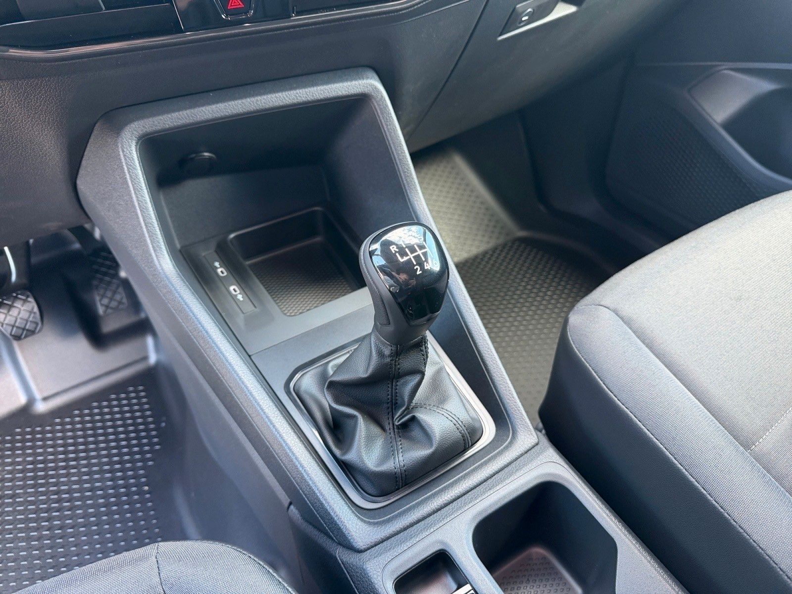Fahrzeugabbildung Volkswagen Caddy Cargo 1.5 TSI BMT AHZV 5 Jahre NW Garantie