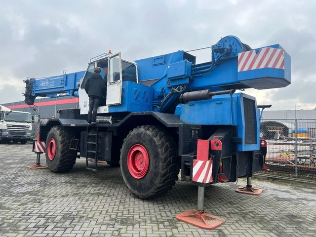 Jiný P & H OMEGA E 165 Rough Terrain Crane