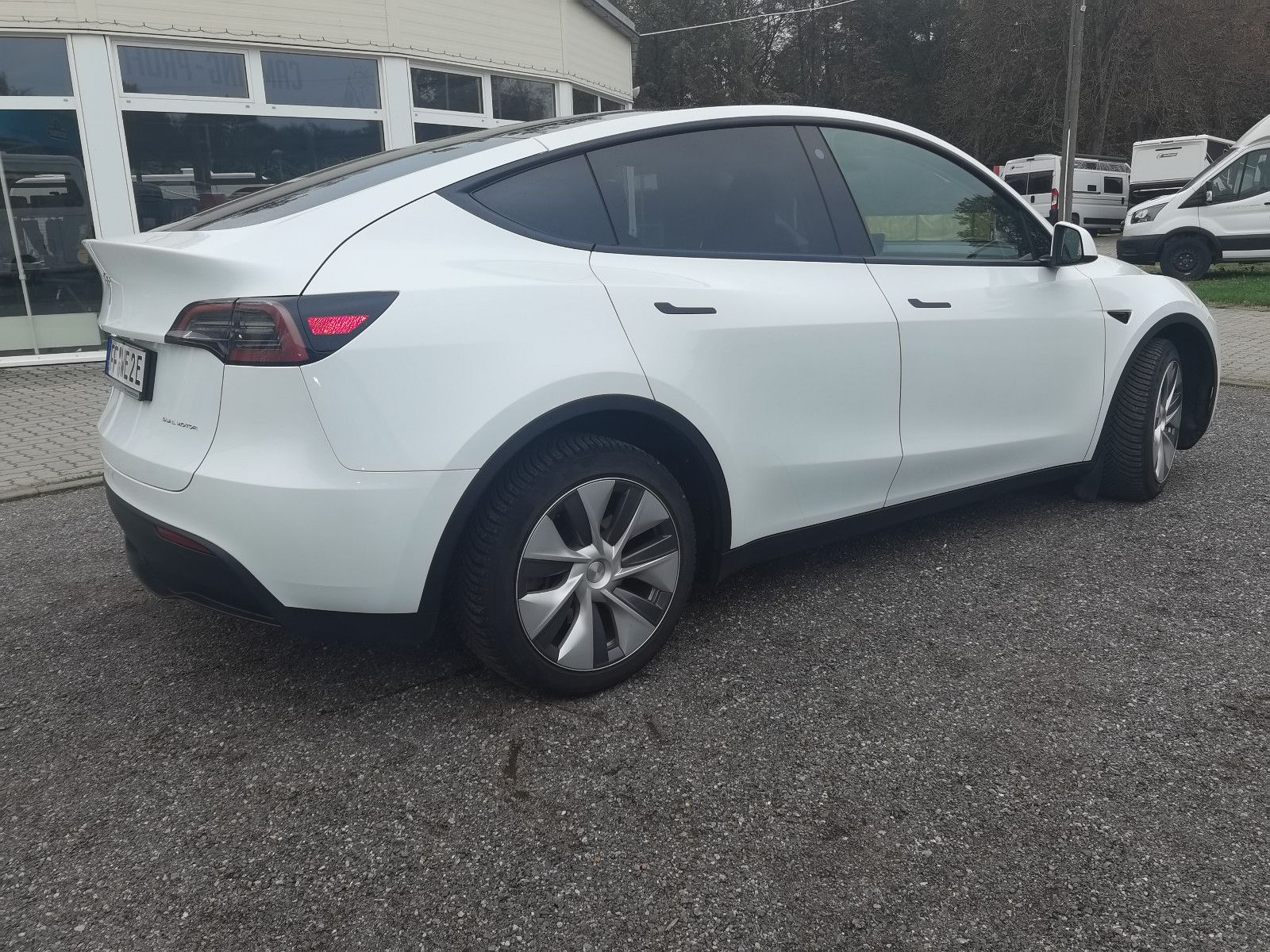 Fahrzeugabbildung Tesla Model Y Long Range Dual Motor Modell 2023
